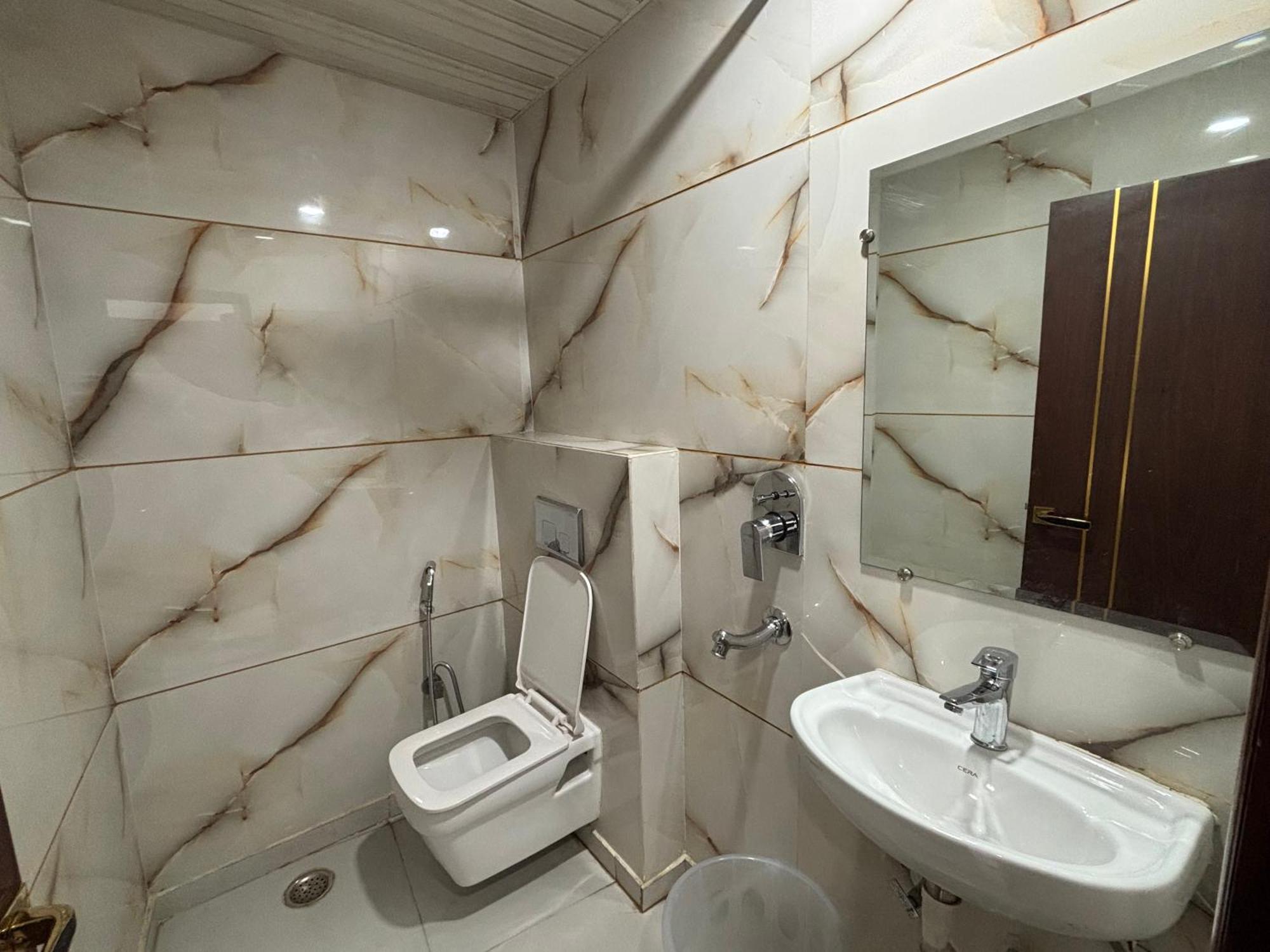 Hotel C G International 2 Minuit Walkable New Delhi Railway Station & Connaught Palace Ngoại thất bức ảnh